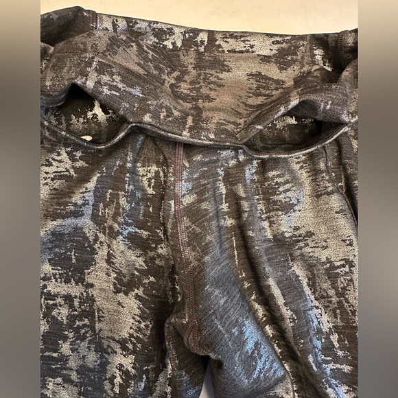Lululemon Moment To Movement Tight 32” Size 8 Gray Foil Stirrup Legs Yoga - Picture 6 of 9